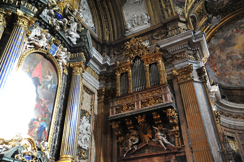 Piazza_del_Gesu-Chiesa_omonima-Organo