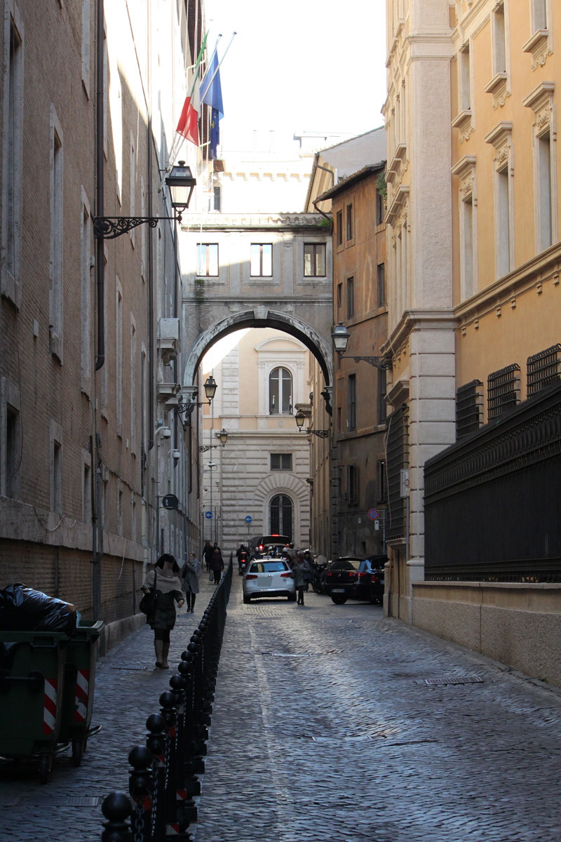 Via_del_Collegio_Romano (3)