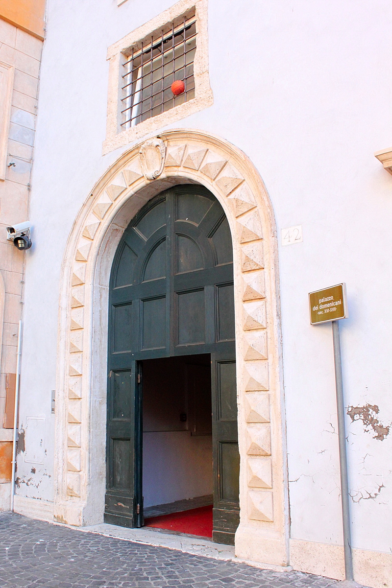 Piazza_della_Minerva-Palazzo_dei_Domenicani-Ingresso