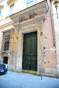 Via_del_Seminario-Palazzo_Serlupi-Crescenzi_al_n_113-Ingresso