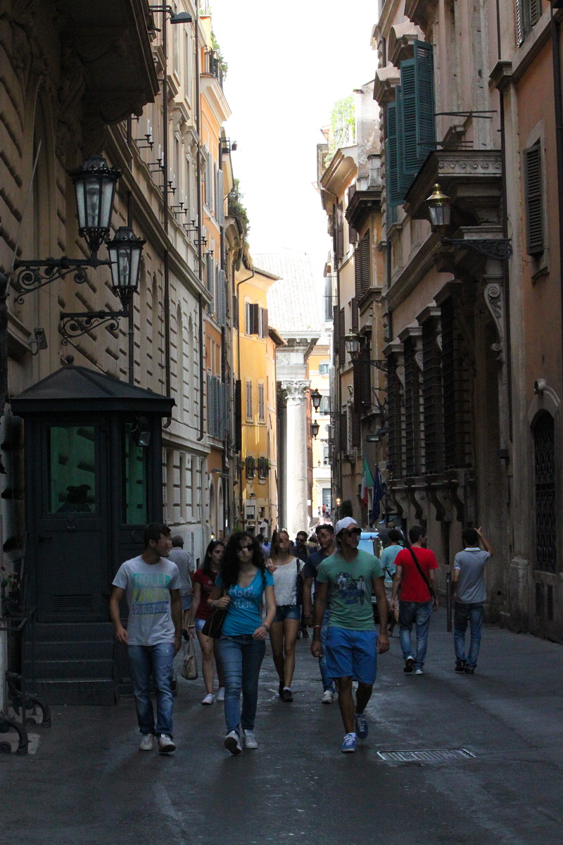 Via_del_Seminario-verso_il_Pantheon