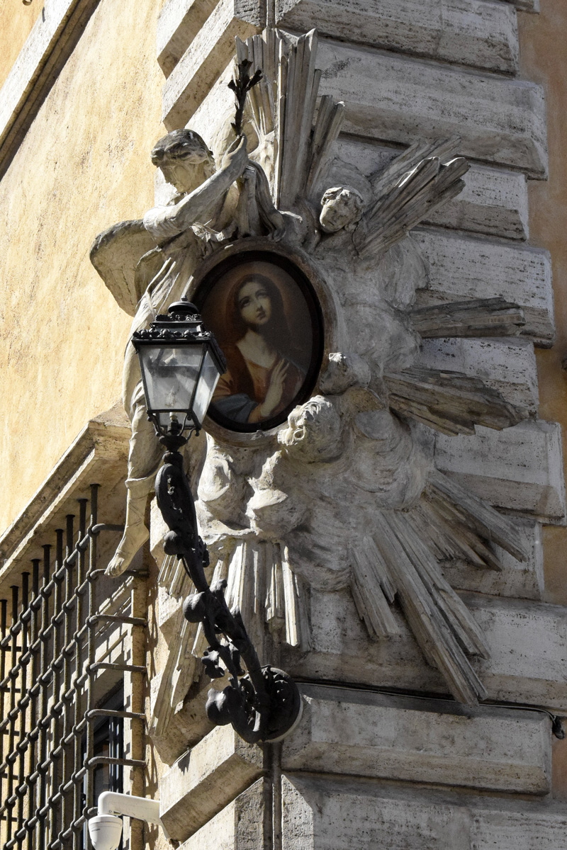 Piazza_Lancellotti-Palazzo_Lancellotti-Edicola