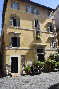 Piazza_di_Monte_Vecchio-Palazzo_al_n_15