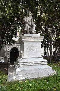 Via_Acciaioli-Monumento_a_Terenzio_Mamiani