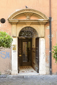 Via_dei_Pianellari-Palazzo_al_n_16-Portone