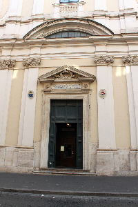 Piazza_di_S_Apollinare-Basilica_omonima (6)