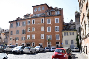 Piazza_di_S_Salvatore_in_Lauro