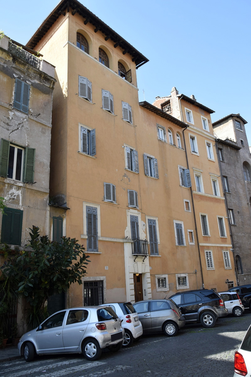 Via_dei_Vecchiarelli-Palazzo_al_n_32