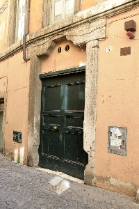 Via_della_Vetrina-Palazzo_al_n_5-Portone