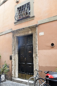 Vicolo_delle_Vacche-Palazzo_al_n_23-Portone