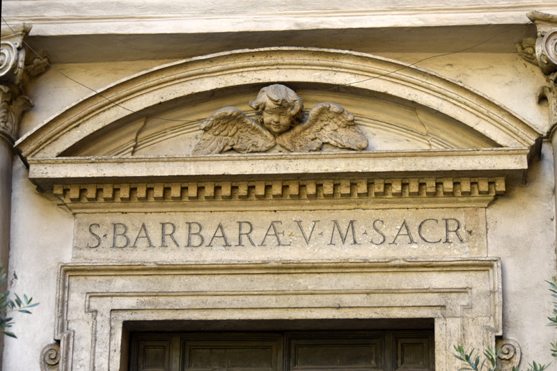 Largo_dei_Librari-Chiesa_di_S_Barbara-Architrave