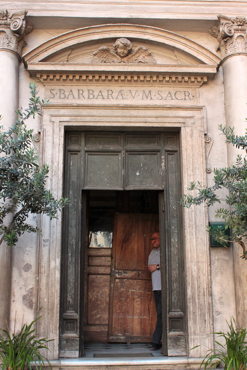 Largo_dei_Librari-Chiesa_di_S_Barbara-Ingresso