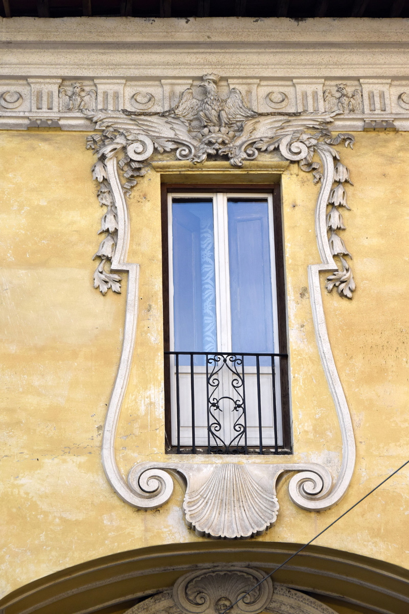 Piazza_Cenci-Palazzo_Cenci_al_n_7a-Finestra