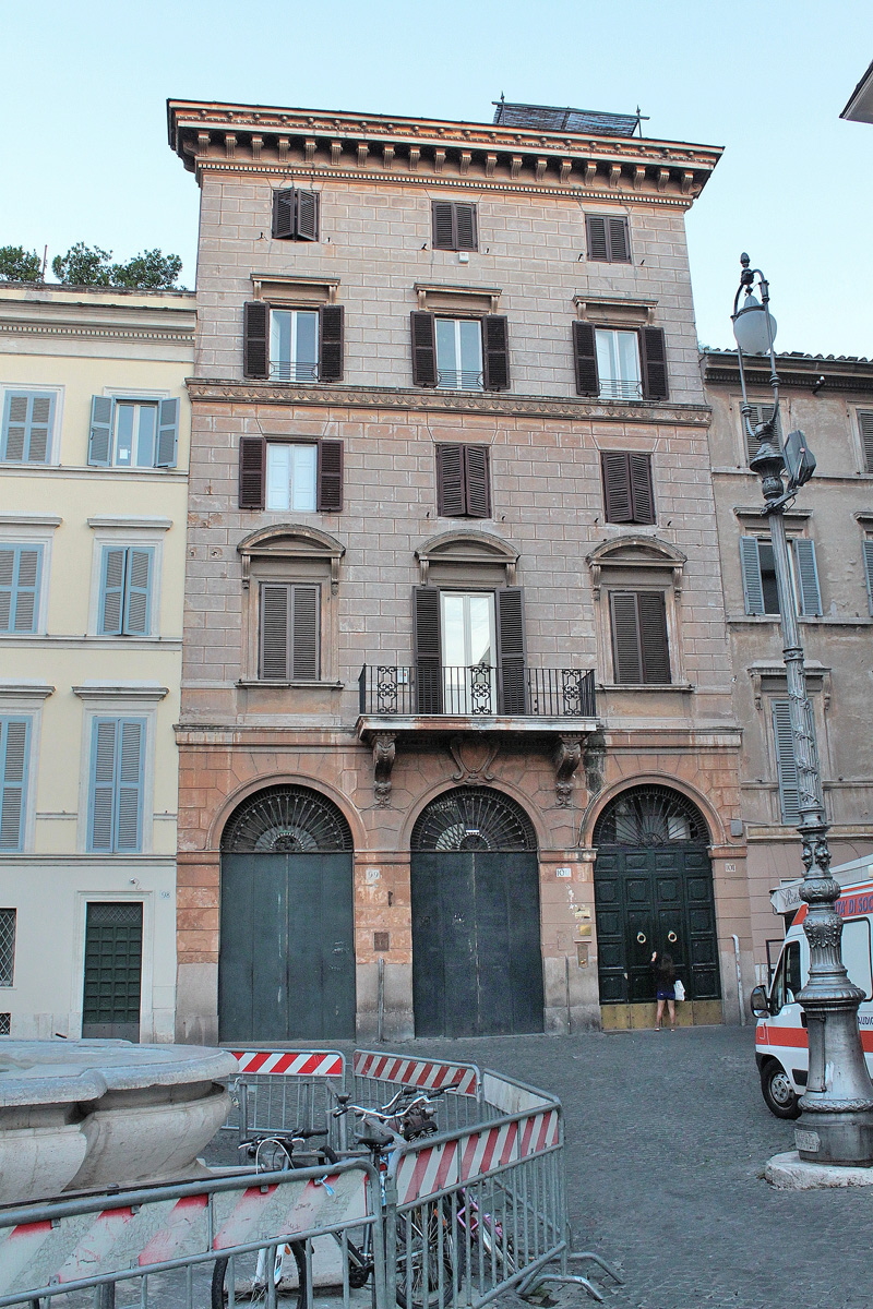 Piazza_Farnese-Palazzo_Cartoni_al_n_100