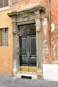 Via_Giulia-Palazzo_al_n_177-Portone