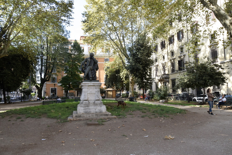 Piazza_Benedetto_Cairoli-Giardini