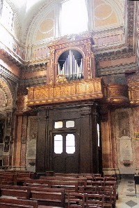 Piazza_della_Trinita_dei_Pellegrini-Chiesa_omonima-Organo