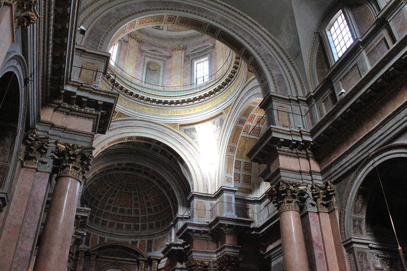 Piazza_della_Trinita_dei_Pellegrini-Chiesa_omonima (19)