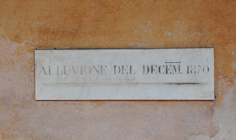 Via_del_Velabro-Chiesa_di_S_Giorgio_in_Velabro-Lapide_Alluvione_del_1870