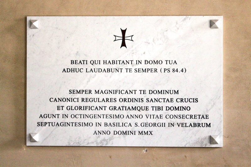 Via_del_Velabro-Chiesa_di_S_Giorgio_in_Velabro-Lapide_Canonici_Regolari_Santa_Croce-2010 (2)
