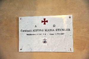 Via_del_Velabro-Chiesa_di_S_Giorgio_in_Velabro-Lapide_del_Card_Alfonso_Maria_Sickler-2007
