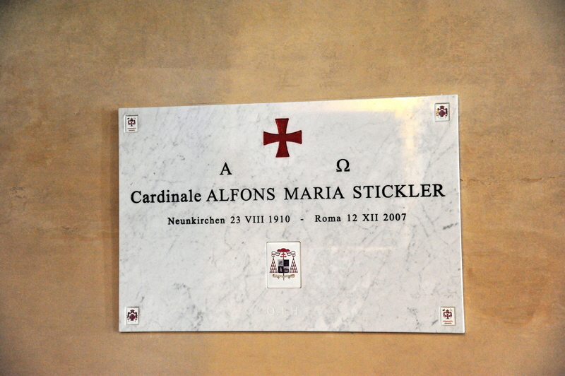 Via_del_Velabro-Chiesa_di_S_Giorgio_in_Velabro-Lapide_del_Card_Alfonso_Maria_Sickler-2007