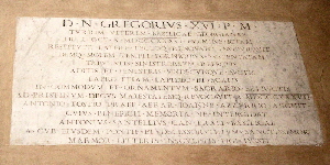 Via_del_Velabro-Chiesa_di_S_Giorgio_in_Velabro-Lapide_restauri_Gregorio_XVI-1836 (2)