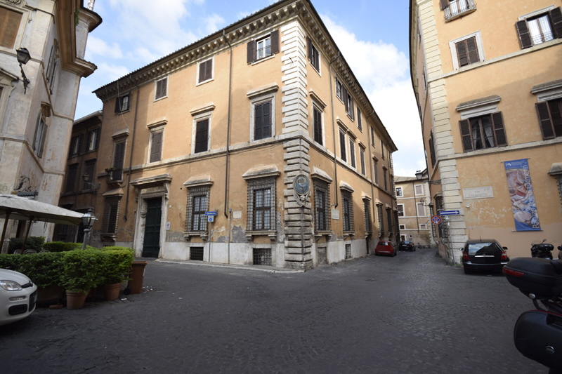 Piazza Campitelli_Palazzo_Gaetani-Lovatelli