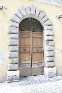 Via_della_Lungara-Palazzo_al_n_33-Portone