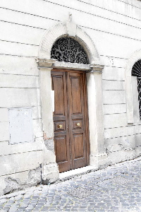 Via_della_Lungara-Palazzo_al_n_73-Portone