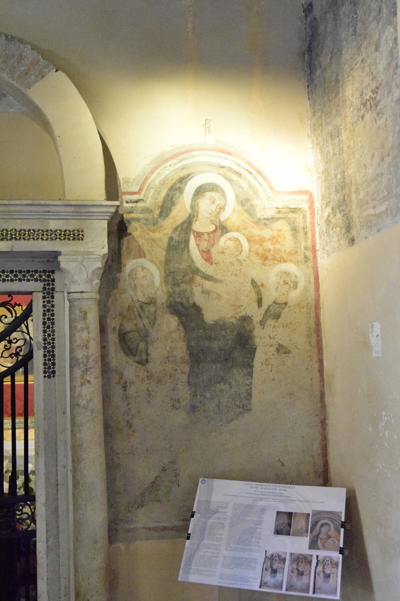 Piazza_in_Piscinula-Chiesa_di_S_Benedetto-Proneo