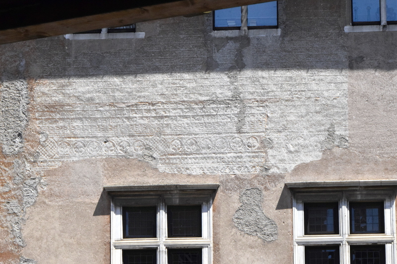 Piazza_in_Piscinula-Palazzo_Mattei-Graffiti_01