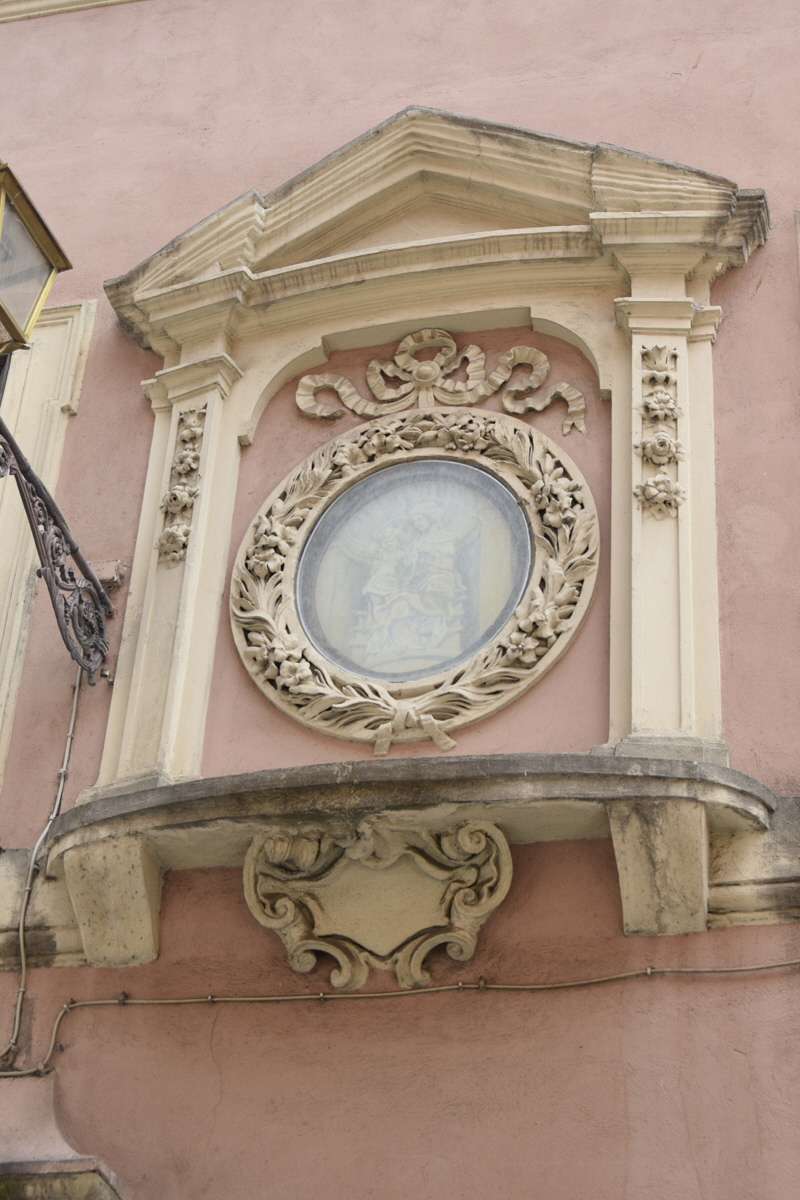 Via della Scala-Palazzo_al_n_72-Edicola