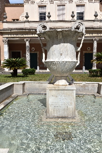 Piazza_di_S_Cecilia-Chiesa_omonima-Fontana