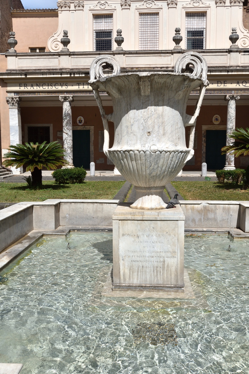 Piazza_di_S_Cecilia-Chiesa_omonima-Fontana