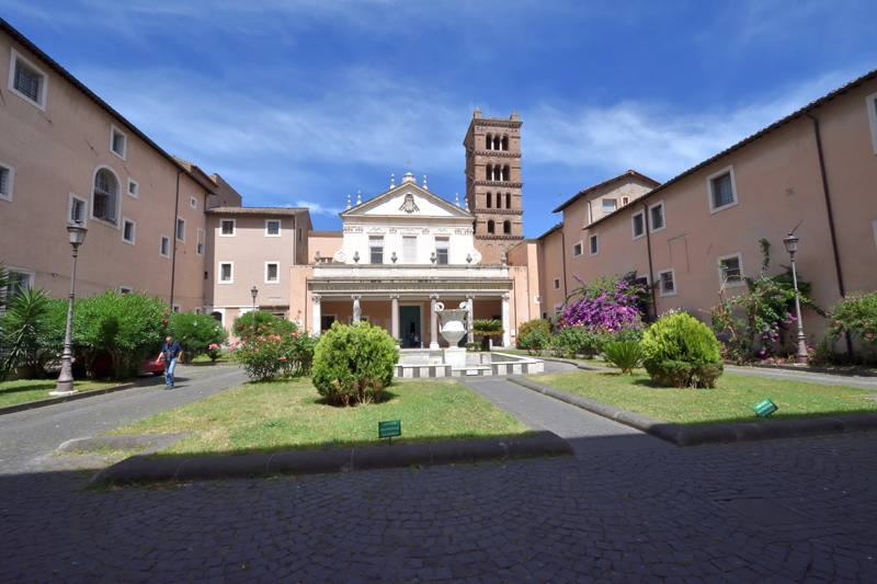 Piazza_di_S_Cecilia-Chiesa_omonima (9)