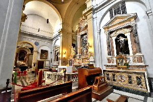 Piazza_di_S_Francesco_di_Assisi-Transetto