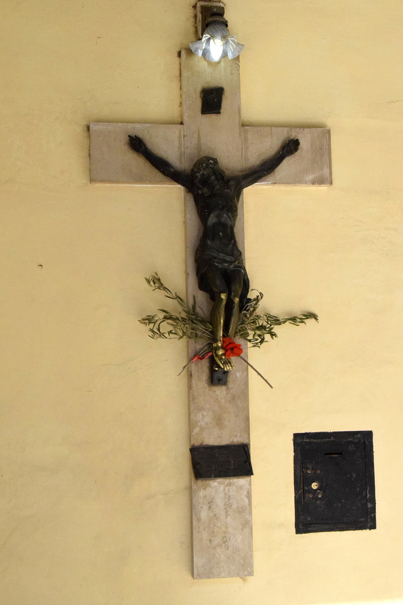 Viale_Trastevere-Chiesa_di_S_Crisogono-Cocifisso (2)