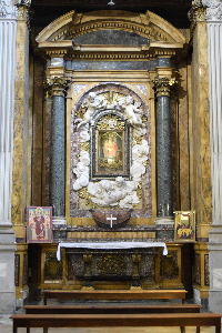 Piazza_di_S.Maria_in_Trastevere-Basilica_omonima-Cappella_Madonna_Strada_Cupa (2)