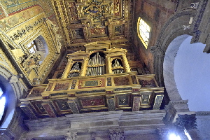 Piazza_di_S_Maria_in_trastevere-Basilica_omonima-Organo