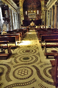 Piazza_di_S_Maria_in_trastevere-Basilica_omonima-Pavimento