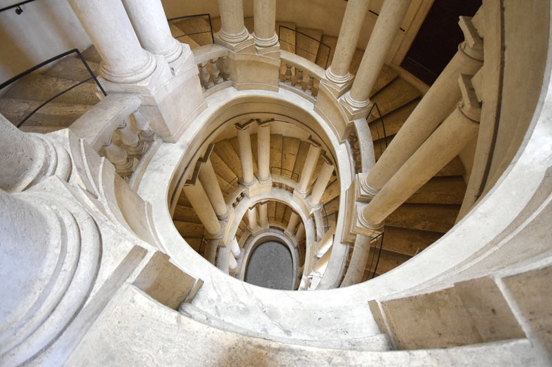 via_Quattro_Fontane-Palazzo_Barberini-Scala_Borromini