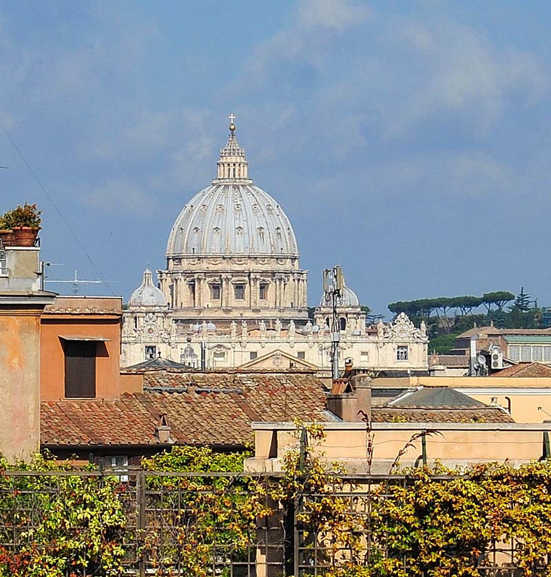 Piazza_del_Quirinale-Vista_del_Cupolone