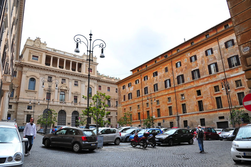 Piazza_della_Pilotta-Monastero_dei_Francescani