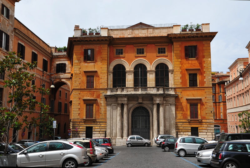 Piazza_della_Pilotta-Palazzo_Muti_Papazzurri