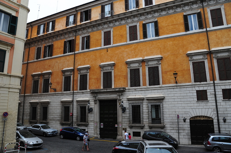 Via_dei_Lucchesi-Palazzo_Lazzaroni