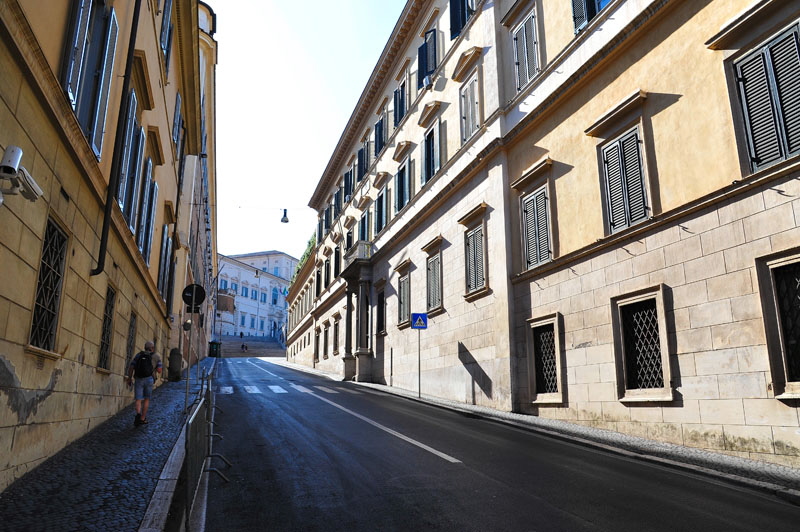 Via_della_Dataria-Palazzo_San_Felice