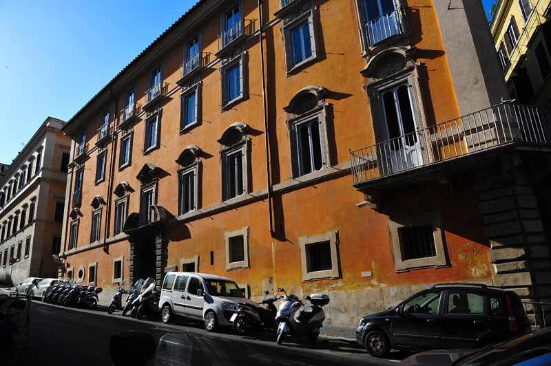 Via_della_Dataria-Palazzo_Testa_Piccolomini (2)