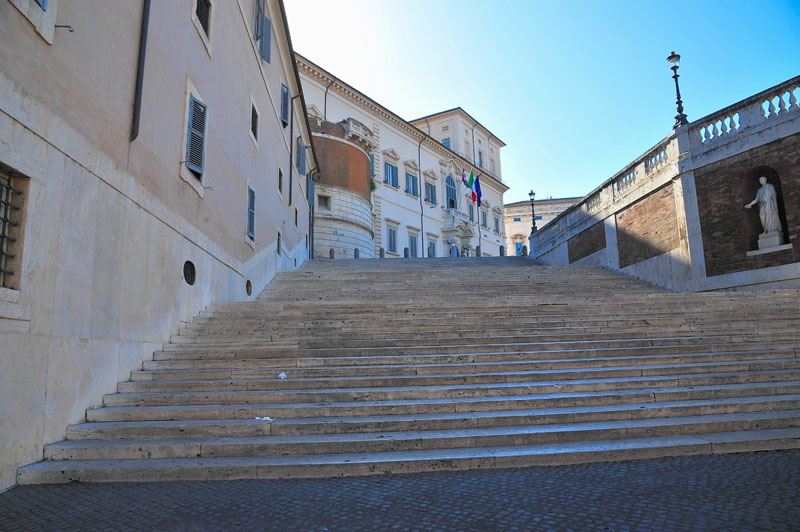 Via_della_Dataria-Scalinata_al_Quirinale