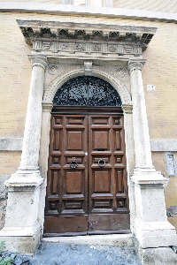 Via_della_Panetteria-Palazzo_al_n_51-Portone